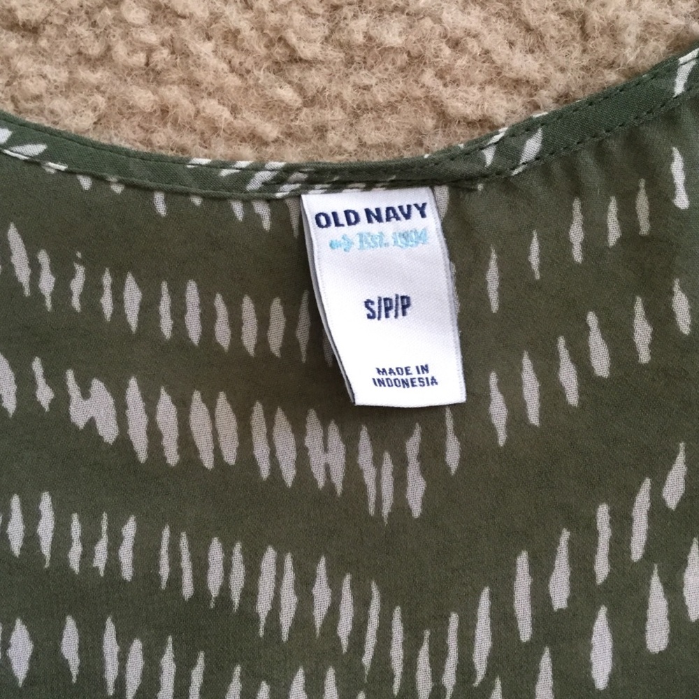 Set of 3 sheer tank tops - Picture 2 of 5